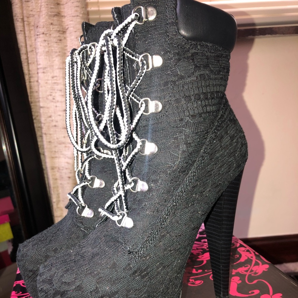 Heels - Picture 3 of 3